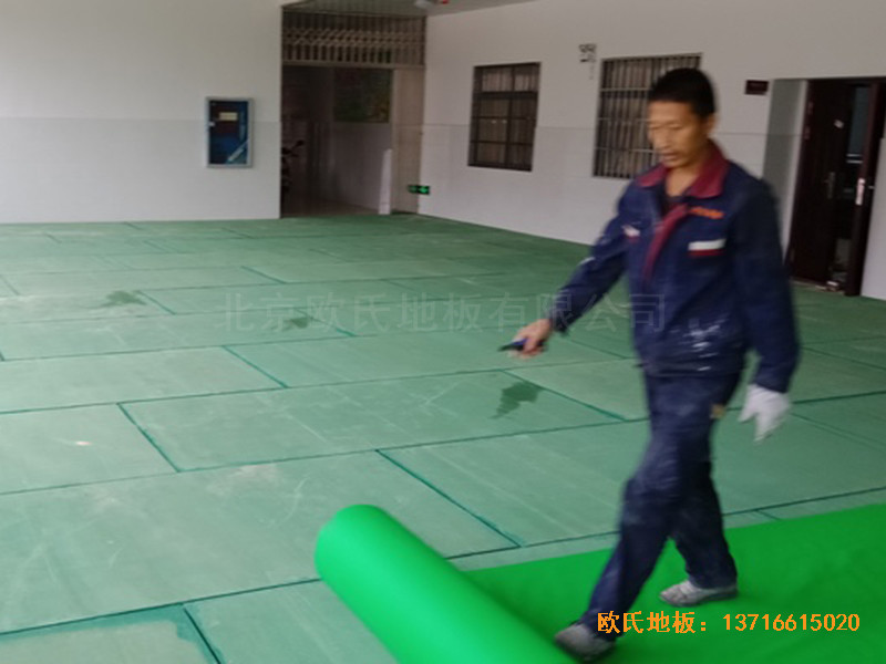 ���Ϻ���Fһ���\���^�w��ľ�ذ���b����1